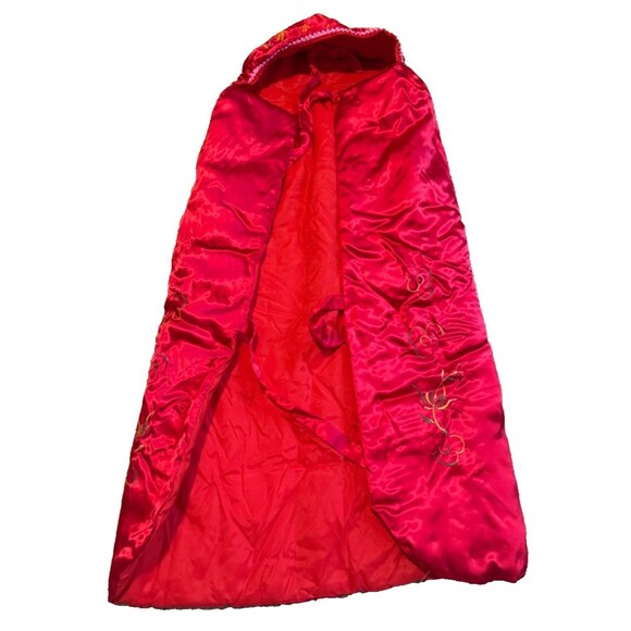 Vintage Child's Red Satin Chinese Hanfu Cloak Embroidered Hooded Cape Doupeng - Picture 1 of 13